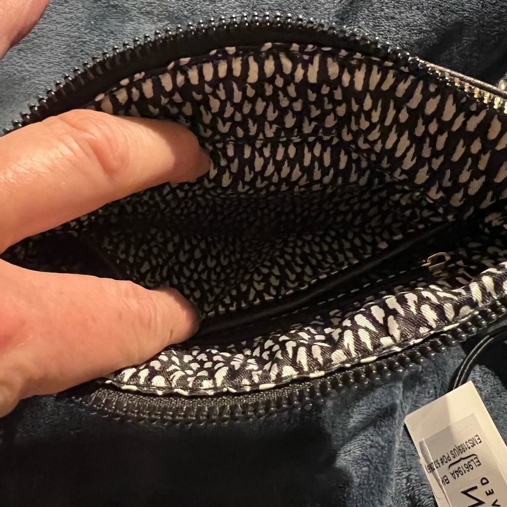 Emperia Los Angeles New York PETA Approved Vegan Black Crossbody, new with tags - Picture 5 of 8
